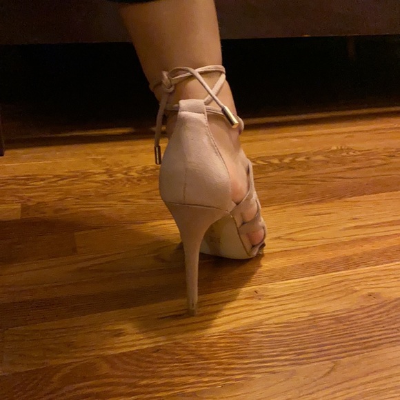 👠BCBG pumps 👠 - Picture 7 of 7